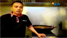 Tigor Parlindungan, pemilik sekaligus perintis Rumah Makan Abadi di Kota Huizen, Provinsi Holland Utara, Belanda.