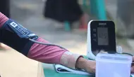Ilustrasi pemeriksaan tekanan darah. (Foto: Unsplash/Mufid Majnun)