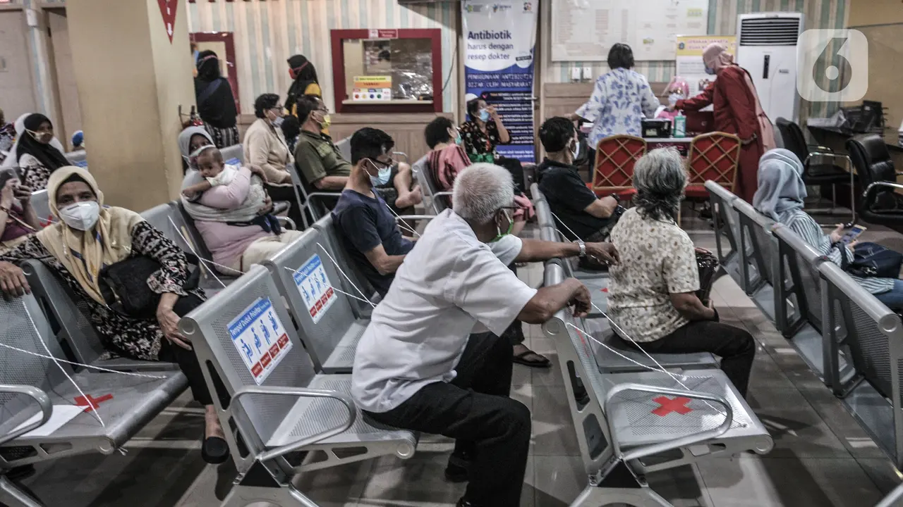 Antusiasme Warga Lansia Ikuti Vaksinasi COVID-19