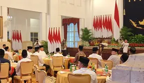 Presiden Joko Widodo atau Jokowi dan Wapres Ma'ruf Amin menggelar acara buka puasa bersama para menteri kabinet Indonesia Maju di Istana Negara Jakarta, Kamis (28/3/2024). (Liputan.com/ Lizsa Egeham)