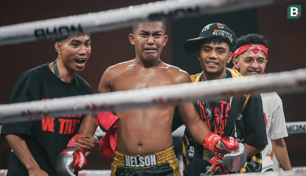 Petarung asal Indonesia, Nelson Julianto tak kuasa menahan air mata usai menang atas Kallens Barthez dalam duel kelas 61 kilogram di ajang Byon Madness Vol. 4 yang digelar di Spike Air Dome, PIK 2, Jakarta, Sabtu (6/6/2026).