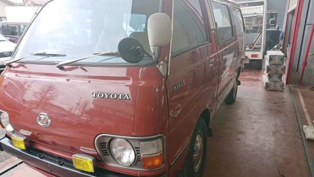 Toyota Hiace jadul ((Facebook/Sri Lankan Van Riders)