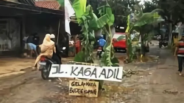 6 Tulisan di Jalan Berlubang Ini Nyeleneh Banget, Kocak