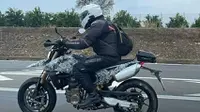 Ducati diketahui tengah mengetes calon motor baru, disinyalir versi kecil Hypermotard. (Bikedekho)