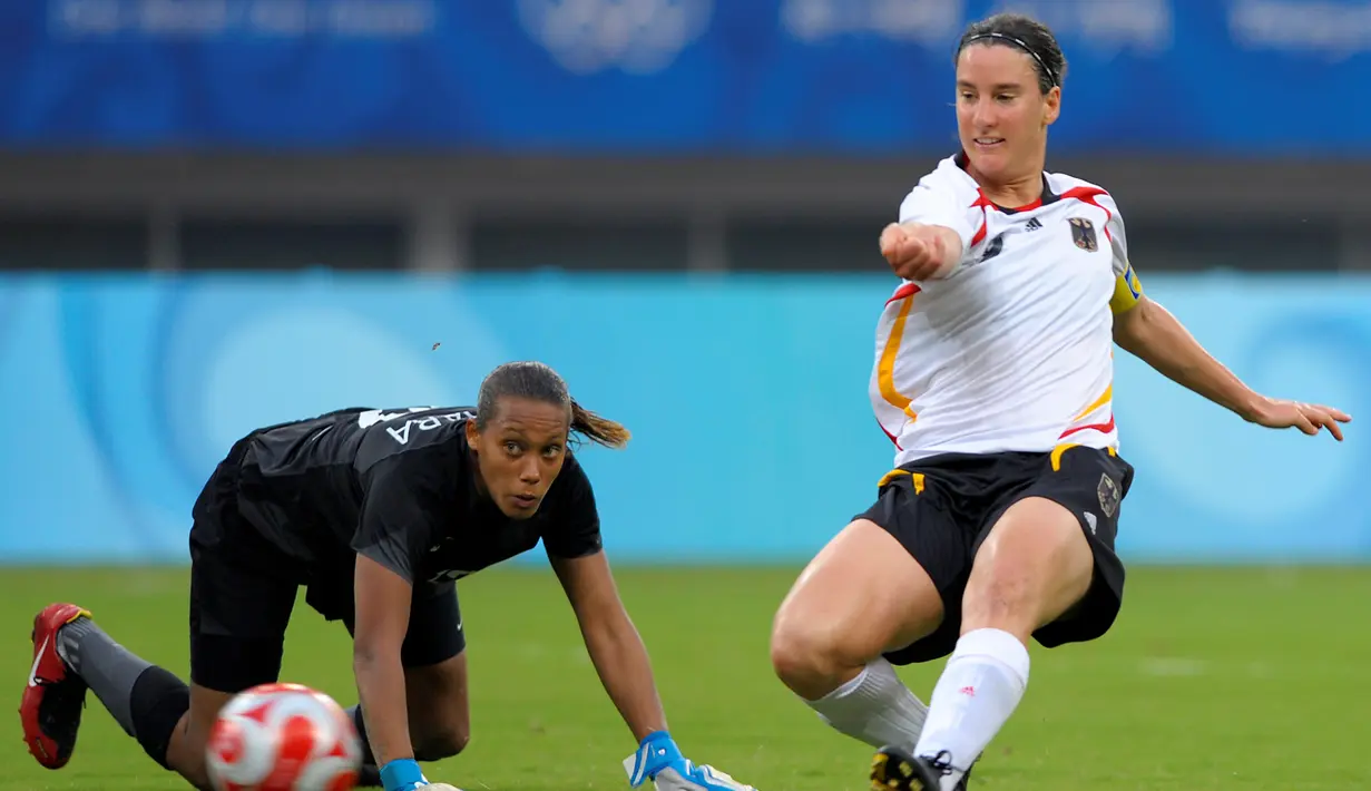 Birgit Prinz telah mencetak 14 gol di Piala Dunia dan meraih juara piala dunia dua kali bersama Timnas Jerman. Prinz juga terpilih sebagai Pesepakbola Wanita Terbaik Dunia tahun 2003, 2004, dan 2005. (AFP/Liu Jin)