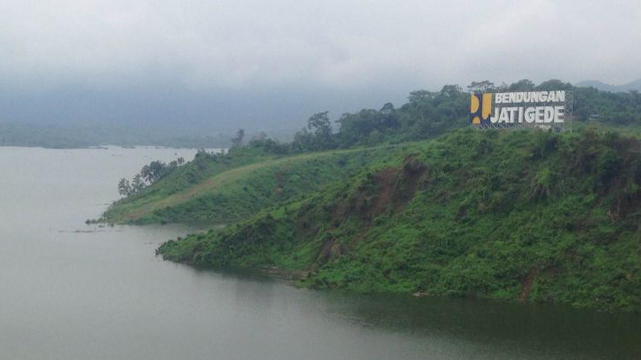 Proyek pengisian air (impounding) waduk Jatigede, Sumedang, Jawa Barat, belum rampung 100 persen.