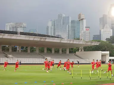 Para pemain Timnas Indonesia menggelar sesi latihan resmi jelang melawan Saint Kitts and Nevis pada laga perdana FIFA Series 2026 di Stadion Madya, Kompleks Gelora Bung Karno, Jakarta, Kamis (26/3/2026). (Bola.com/M Iqbal Ichsan)