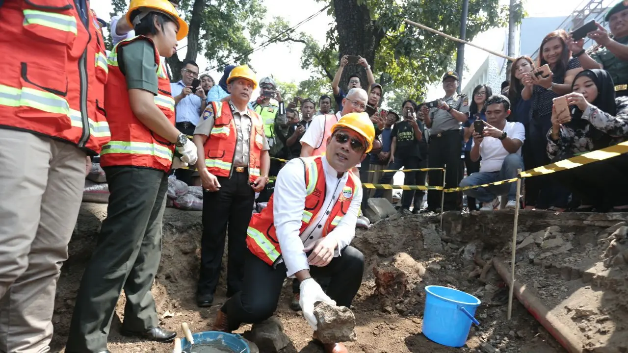 Wali Kota Bandung Ridwan Kamil meresmikan ground breaking Teras Cihampelas tahap II