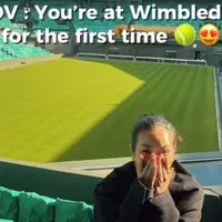 Ekspresi haru Yura Yunita di Wimbledon. (credit:instagram.com/yurayunita)