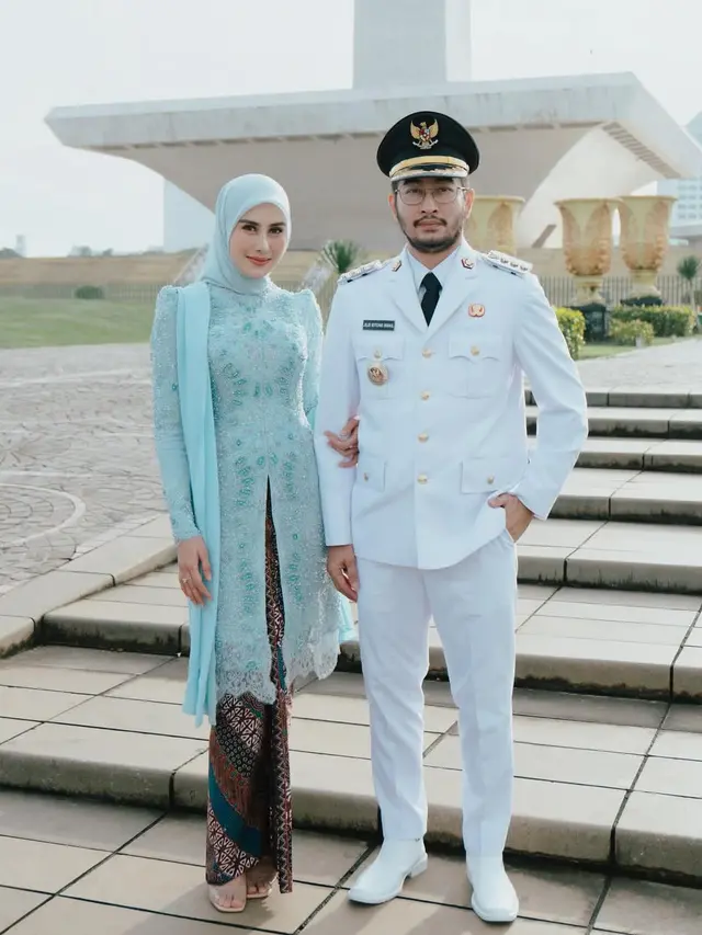 Outfit Ibu Pejabat Syahnaz Sadiqah (Foto: Instagram @syahnazs)