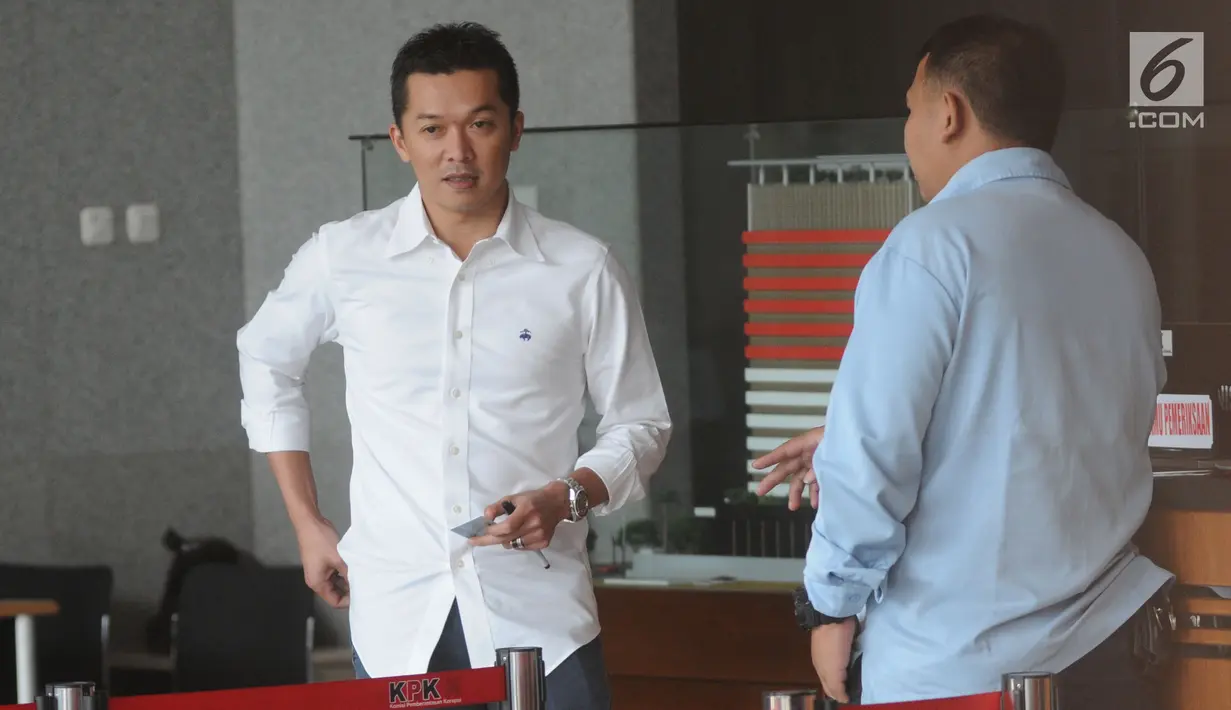 Mantan pemain bulutangkis Indonesia, Taufik Hidayat seusai menjalani pemeriksaan di Gedung KPK, Jakarta, Kamis (1/8/2019). Taufik Hidayat mengaku ditanya penyelidik KPK terkait tugas pokok dan fungsinya sebagai staf khusus di Kementerian Pemuda dan Olahraga (Kemenpora). (merdeka.com/Dwi Narwoko)
