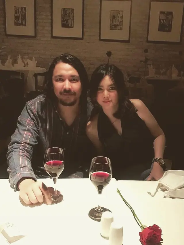 7 Kemesraan Marcello Tahitoe dan Kekasih Baru yang Kabarnya Sudah Dilamar