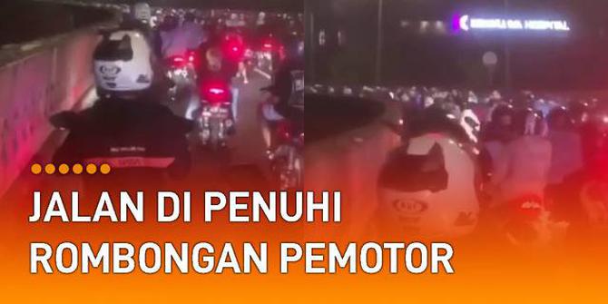 VIDEO: Penuhi Jalan, Rombongan Pemotor Bikin Macet