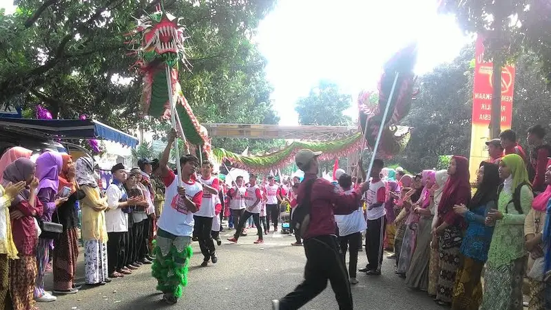  Ribuan warga Kabupaten Bogor antusias mengikuti Kirab Kebangsaan di halaman Gedung Kesenian Olahraga hingga Stadion Pakansari