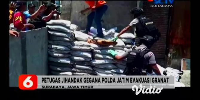 VIDEO: Polda Jatim Evakuasi Granat Nanas di Sungai Simokerto Surabaya