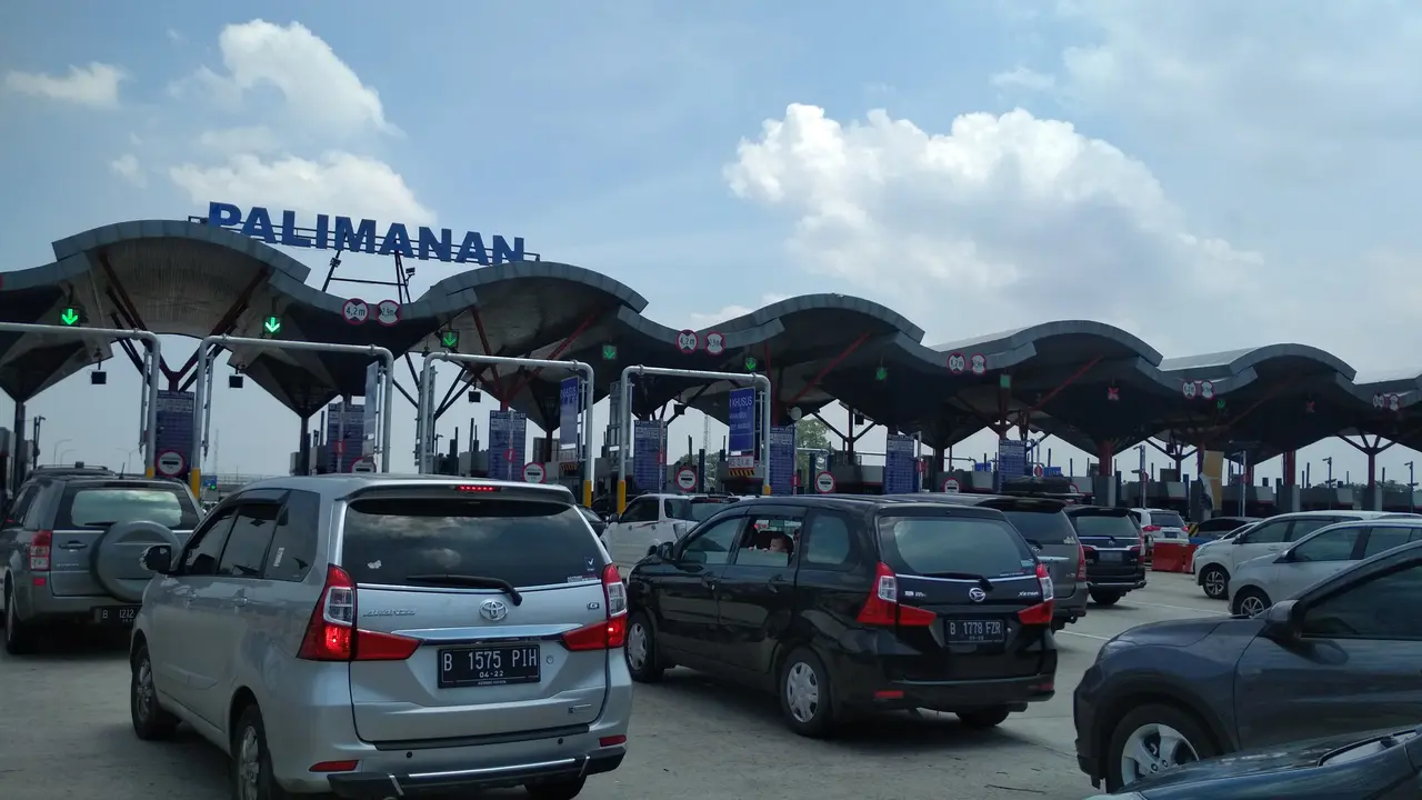 Gerbang Tol (GT) Palimanan terpantau padat.
