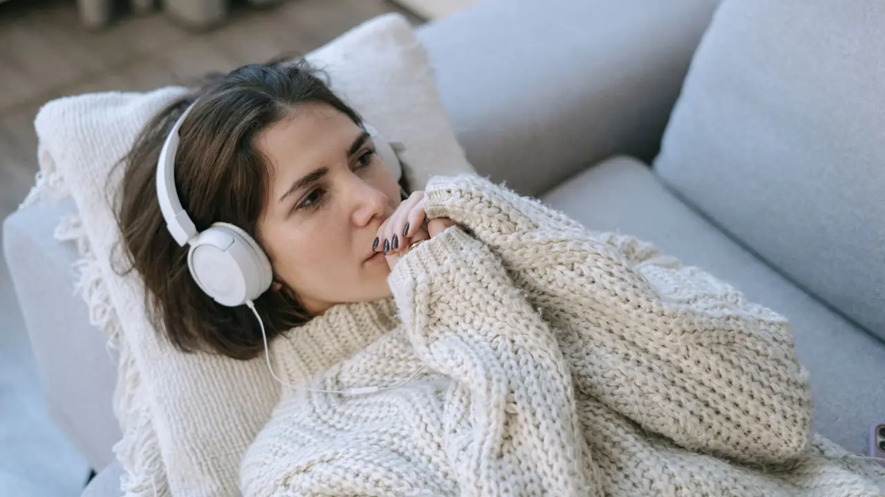 Alasan Introvert Tidak Suka Keramaian