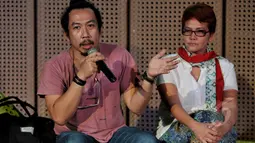Andrianto Sinaga (Event Disainer Filartc) dan Leni Lolang (Direktur Filartc) saat menghadiri konferensi pers "Film and Art Celebration" (FILARTC) 2015 di Jakarta, Selasa, (17/3/2015). (Liputan6.com/Johan Tallo)