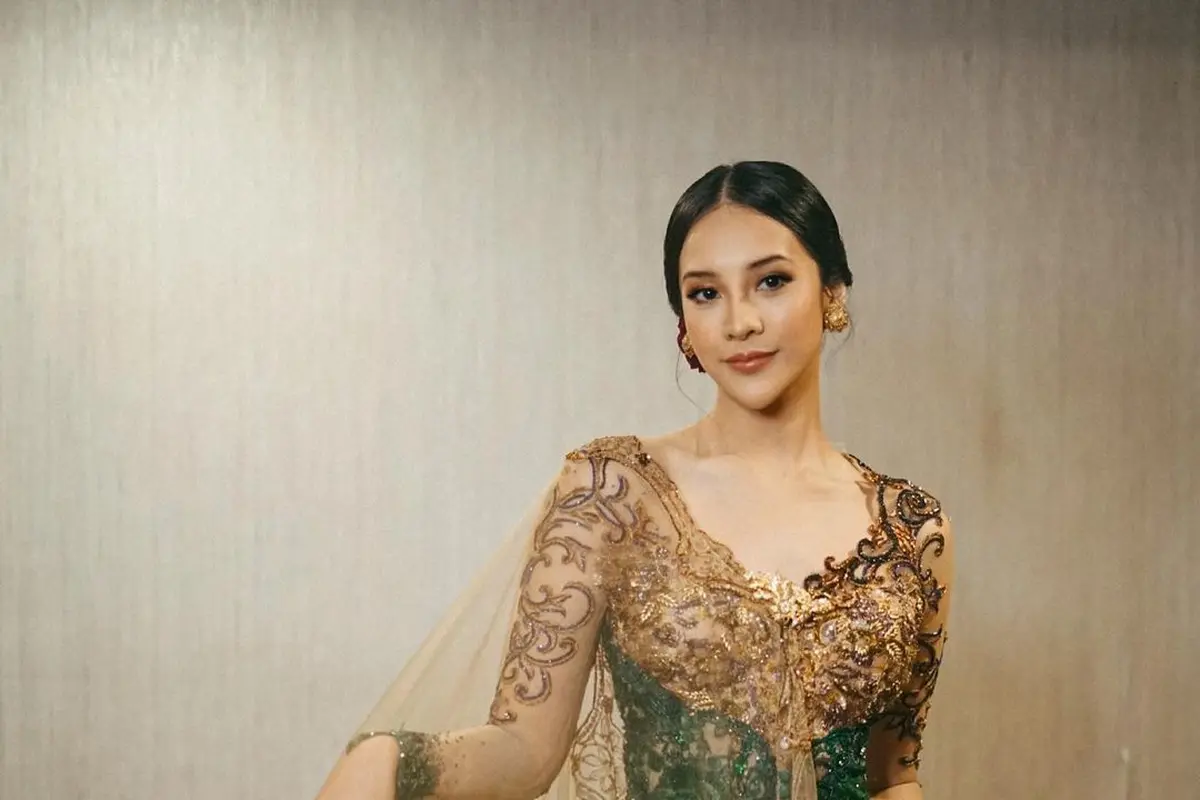 6 Potret Anya Geraldine Jadi Juri Puteri Indonesia 2022, Anggun Pakai Kebaya