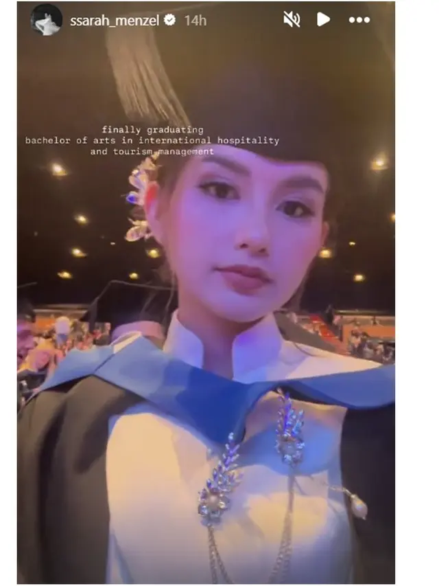 6 Gaya Anggun Sarah Menzel Pakai Kebaya Putih di Wisuda Bournemouth University