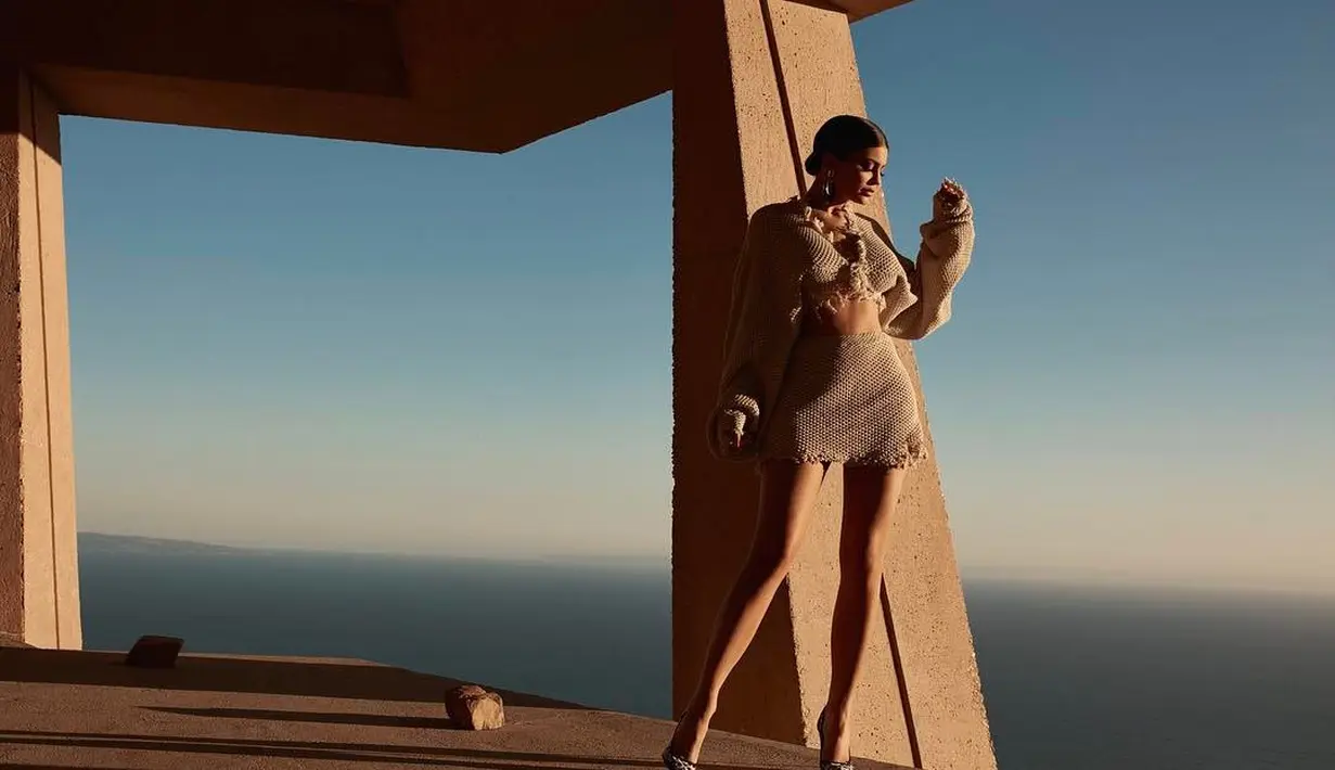 Kylie Jenner rindu memposting foto seksinya di sosial media seperti yang ia lakukan sebelum diberitakan hamil. (instagram/kyliejenner)