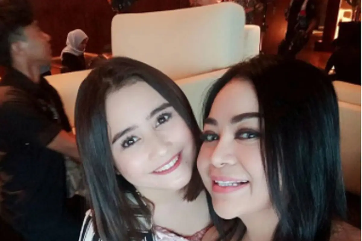 [Bintang] Prilly Latuconsina dan Anisa Bahar