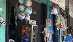 Abu Anak Krakatau Sampai Depok, Masker Diburu hingga Stok Menipis