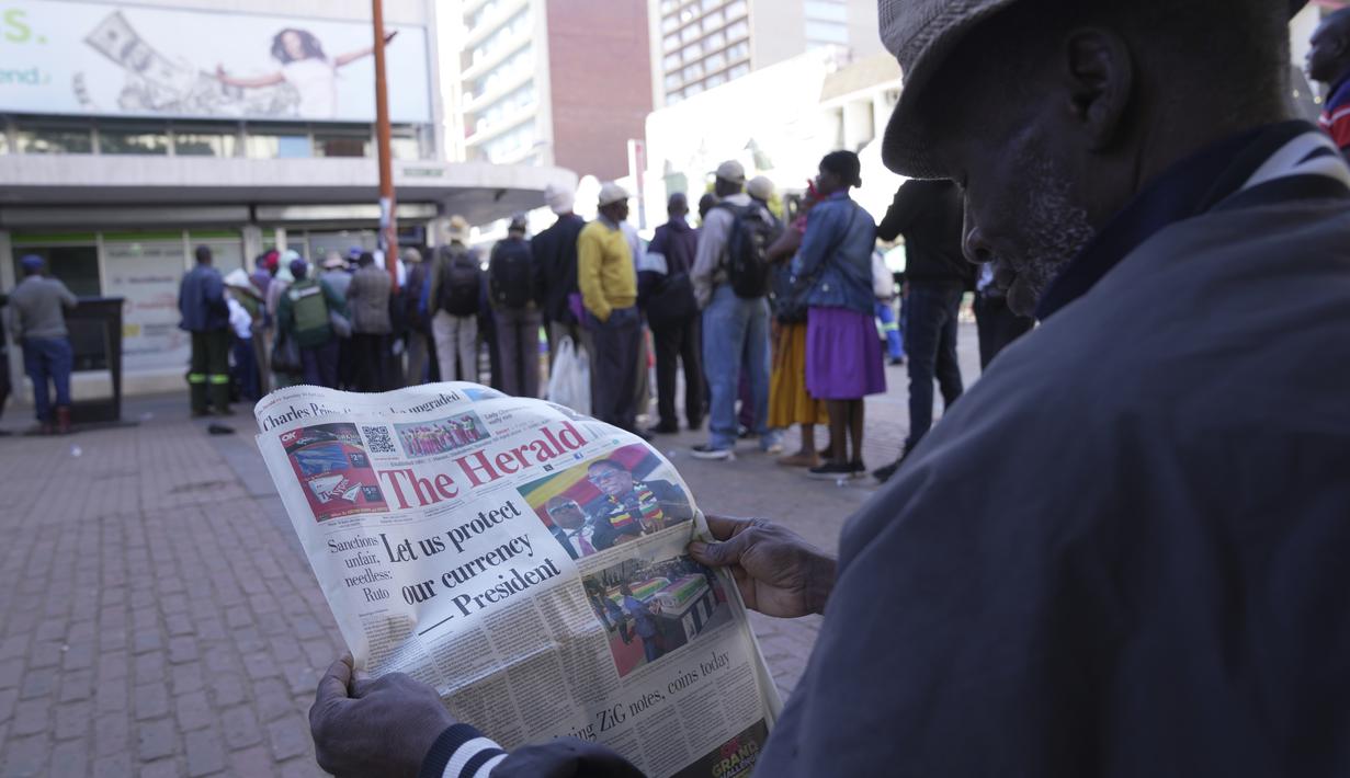 Ini adalah upaya terbaru negara Afrika bagian selatan tersebut untuk menghentikan krisis mata uang yang telah berlangsung lama dan menyoroti masalah ekonomi yang terus berlanjut di negara tersebut. (AP Photo/Tsvangirayi Mukwazhi)