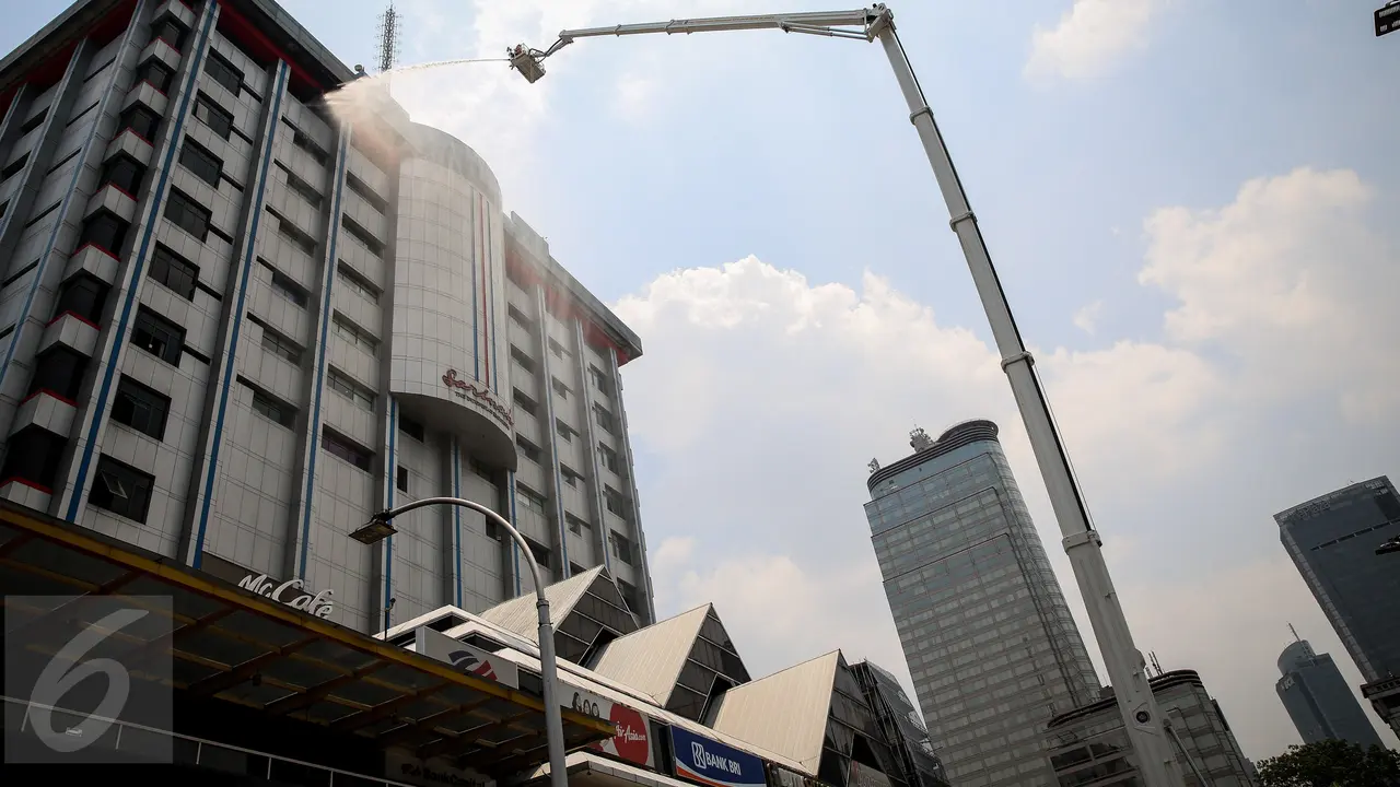 20151015-Gedung Sarinah Terbakar, Dua Orang Jadi Korban-Jakarta