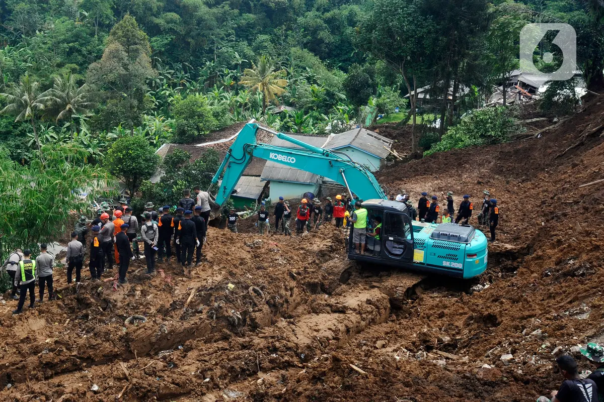 Pencarian Korban Longsor Usai Gempa Guncang Cianjur