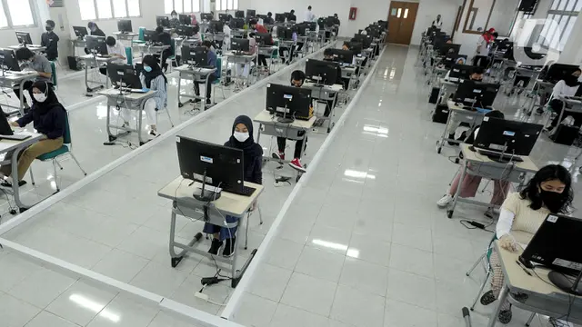 FOTO: Ujian Tulis Berbasis Komputer di Tengah Pandemi COVID-19