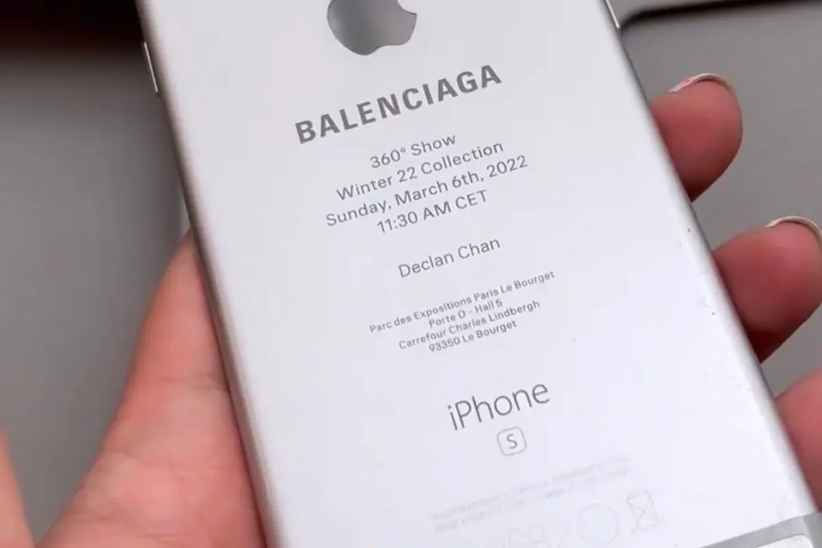 Balenciaga Kirim Undangan Paris Fashion Week dengan iPhone 6S Rusak, Ada Maksud Apa?
