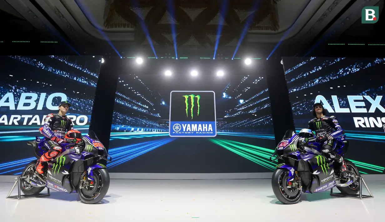 Pembalap Monster Energy Yamaha, Fabio Quartararo dan Alex Rins, hadir dalam acara launching motor baru untuk mengarungi MotoGP 2026 di Jakarta, Rabu (21/1/2026). (Bola.com/M Iqbal Ichsan)