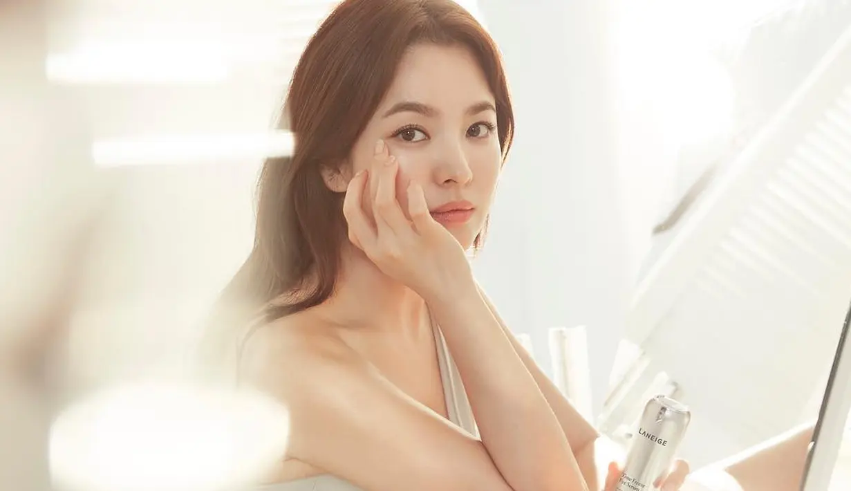Sudah tidak perlu diragukan lagi kecantikan dari Song Hye Kyo. Istri dari Song Joong Ki ini selalu tampil cantik di setiap kesempatan. (Foto: instagram.com/kyo1122)