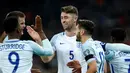 Pemain Inggris merayakan gol yang dicetak Gary Cahill ke gawang Skotlandia dalam laga Grup F Kualifikasi Piala Dunia 2018 di Stadion Wembley, Jumat (11/11/2016) waktu setempat. (Reuters/Dylan Martinez)