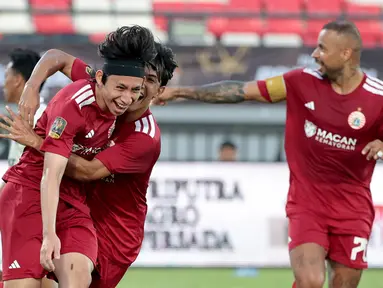 Pemain Persija Jakarta, Arylansyah Abdulmanan, melakukan selebrasi usai mencetak gol kedua timnya ke gawang Arema FC pada laga perebutan peringkat ketiga Piala Presiden 2026 di Stadion Kapten I Wayan Dipta, Gianyar, Bali, Kamis (6/8/2026). Gol Arylansyah pada menit ke-72 mengembalikan keunggulan Macan Kemayoran menjadi 2-1 sebelum Victor Dethan memastikan kemenangan 3-1. Hasil ini mengantarkan Persija asuhan Shin Tae-yong finis di peringkat ketiga turnamen pramusim tersebut. (KapanLagi.com/Budy Santoso)