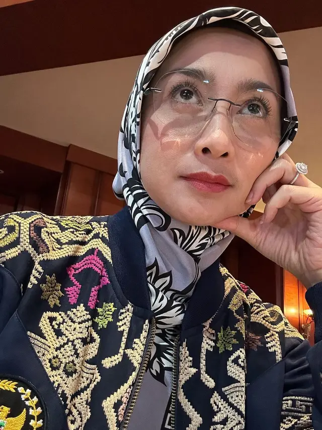 Desy Ratnasari tetap cantik (Instagram/desyratnasariterdepan)