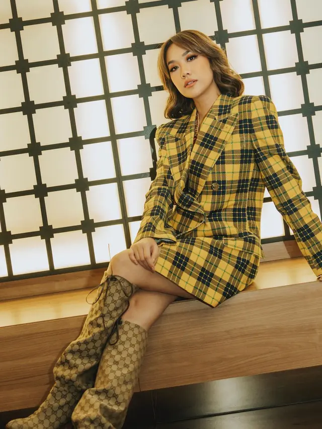 6 Gaya Bunga Citra Lestari dengan Outfit Mahal Saat Jadi Juri, Kenakan Dior Sampai Gucci