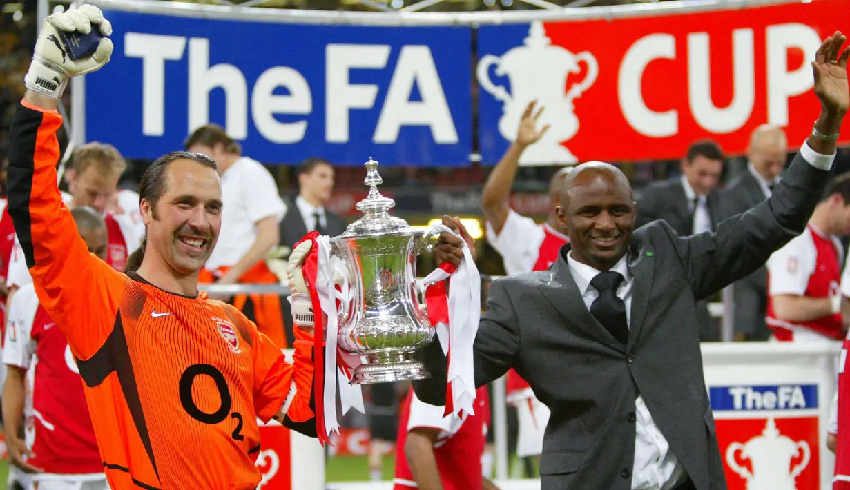 Vieira membawa Arsenal memenangi gelar juara Liga Inggris pada 2003/04 tanpa kekalahan. The Gunners menang 26 kali dan 12 imbang. (Foto: AFP/Pool/Ian Hodgson)