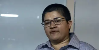 Kabar pernikahan sejenis yang dilakukan oleh pemeran Celine Evangelista dengan Bacil alias Intan mulai terungkap. Lantas apa reaksi Bacil yang dikabarkan menikah dengan Celine Evangelista?  (Basyir Latifan/bintang.com)