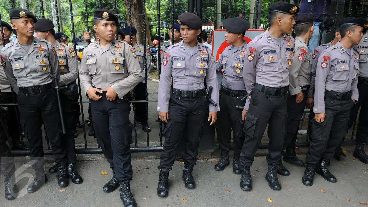 20170103-Personel Amankan Sidang Ahok di Gedung Kementan-Jakarta