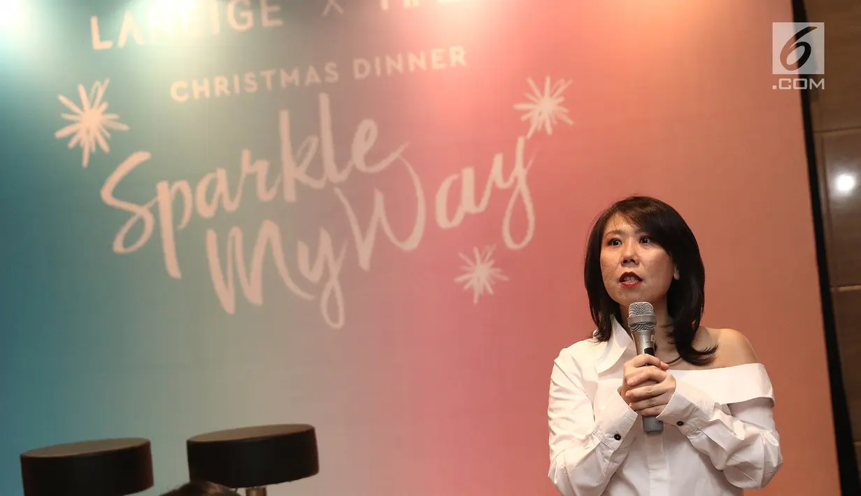 General brand manager Laneige Mariana Tjahyana memberikan sambutan pada Laneige x Fimela Christmas dinner : Sparkle My Way di Jakarta, Kamis (20/12). Laneige x Fimela Christmas : Sparkle My Way diikuti sebanyak 80 orang. (Liputan6.com/Herman Zakharia)