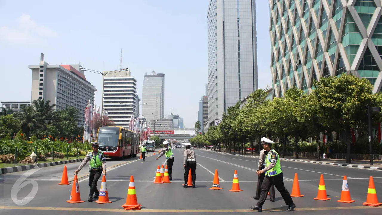 20150901-Ratusan Buruh Mulai Kuasai Kawasan Patung Kuda-Jakarta