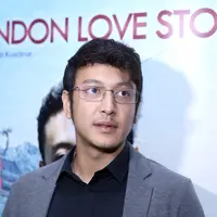 Bermain di London Love Story 2 Dimas Anggara kembali didapuk menjadi tokoh yang sama dengan London Love Story pertama.  Dave, sosok yang diperankan Dimas di LLS 1 dan 2. Hanya saja ada sedikit perbedaan.  (Nurwahyunan/Bintang.com)