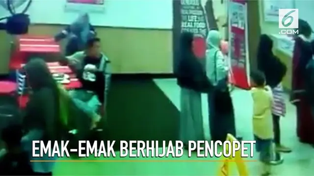 Aksi pencopetan di sebuah restoran cepat saji di Balikpapan, Kalimantan Timur, terekam kamera CCTV.