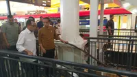 Presiden Joko Widodo atau Jokowi meninjau Light Rail Transit (LRT) Jobodebek rute Harjamukti-Dukuh Atas, Kamis (3/8/2023).