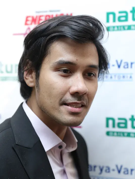 Aktor yang dinobatkan sebagai Pemeran Utama Pria Terbaik Festival Film Indonesia 2014 itu ingin mengetahui lebih banyak tentang bisnis tersebut. (Galih W. Satria/Bintang.com)