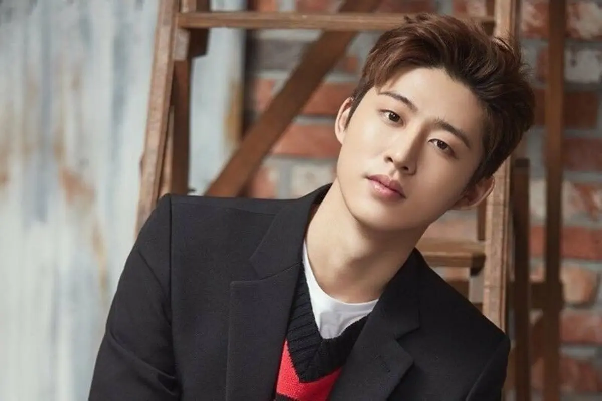 B.I iKON (Soompi)