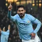 Gelandang Manchester City, Ilkay Gundogan, tak menyangka bisa dengan mudahnya membobol gawang Tottenham Hotspur dalam pertandingan Premier League 2017-2018. (AFP/Oli Scarff)