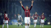 1. Zlatan Ibrahimovic - Tidak mungkin AC Milan bisa juara tanpa bomber asal Swedia tersebut. Mencetak 14 gol dari 28 laga serta banyak assist pada musim 2010/2011. (AFP/Filippo Monteforte)